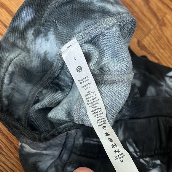 Lululemon shorts - Picture 9 of 9